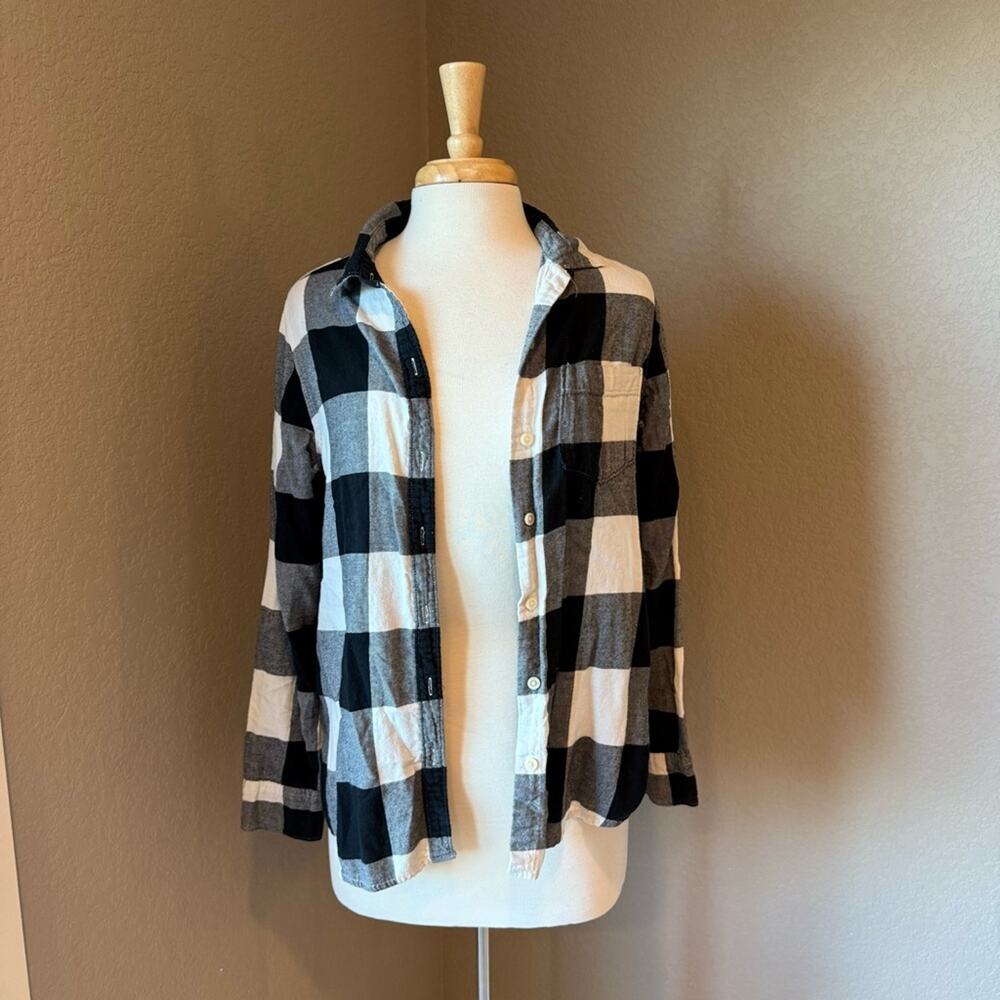 Old Navy Black and White Checkered Flannel Shirt Medium